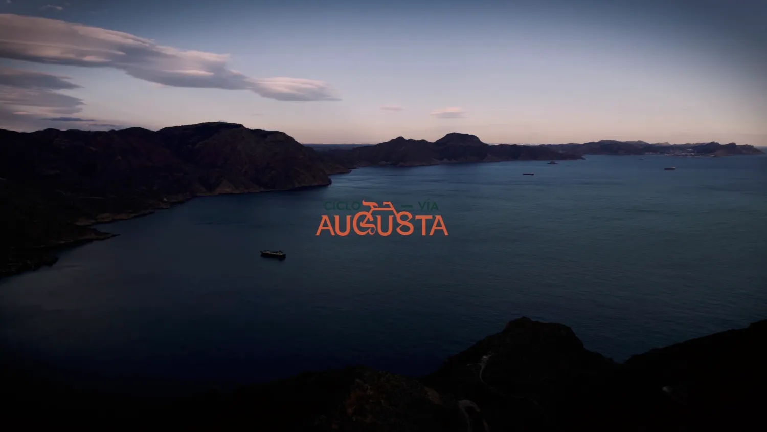 Fotograma del documental Ciclo Vía Augusta: la costa de Cartagena al atardecer desde el aire